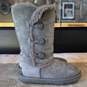 UGG Button Suede Boot - Grey size 2 good condition